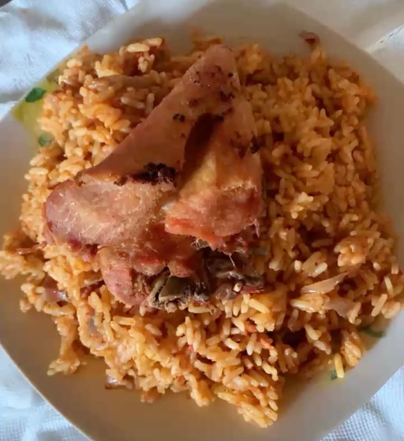 Jellof Rice And Small Chicken with salad